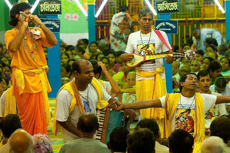 Mymensingh, Bangladesz: święto Hare Krishny - muzycy (Indie i Bangladesz 2010 - imprezy masowe i inne śluby)